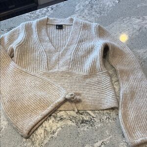 Love Token Love Token Beige V-Neck Cream V-Necks Size S